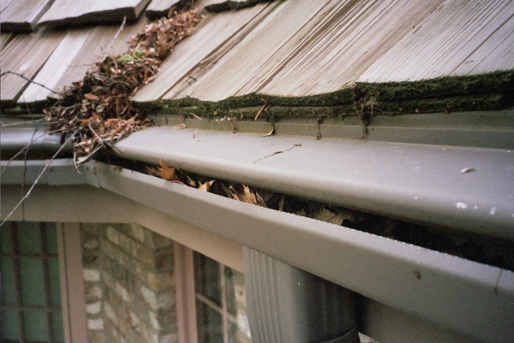 The choice of your roof drainage system depends on what type of drain you want, the type of drain your roof can interact with and the advice of gutter guard sydney experts.