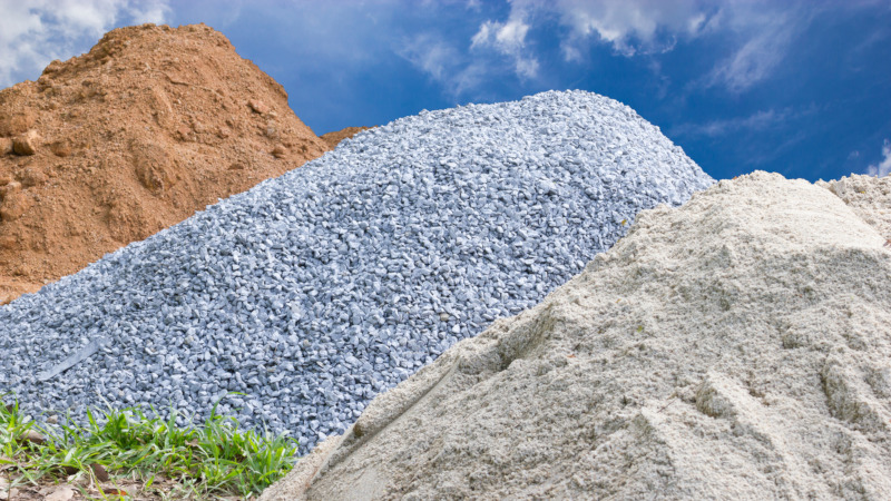 Before the sand delivery, Sydney arrives, homeowners need to ensure their property is prepared. They must clean the dumping site, getting rid of all foliage, waste materials, weeds, and other miscellaneous items.